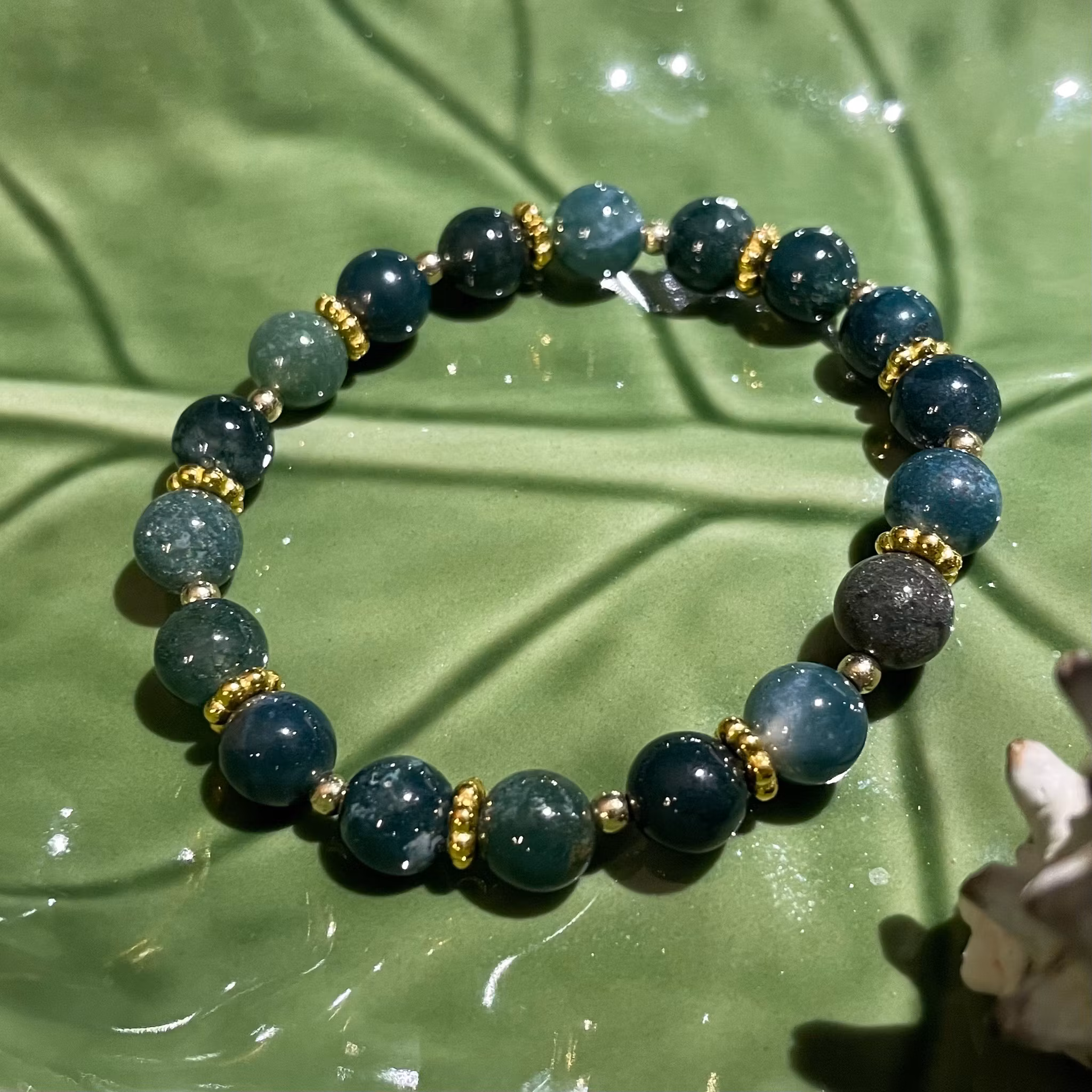 Armband - Mossagat - Rund - Guld pärlor (7-8mm)