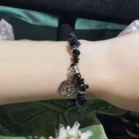 Armband- Turmalin - Chips - Silverpärlor - Träd Charm