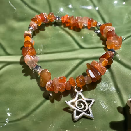 Armband - Karneol - Chips - Silver Stjärnpärlor - Silver Stjärna Charm