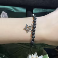 Armband - Lavasten - Rund - Silver stjärnpärlor - Stjärna charm