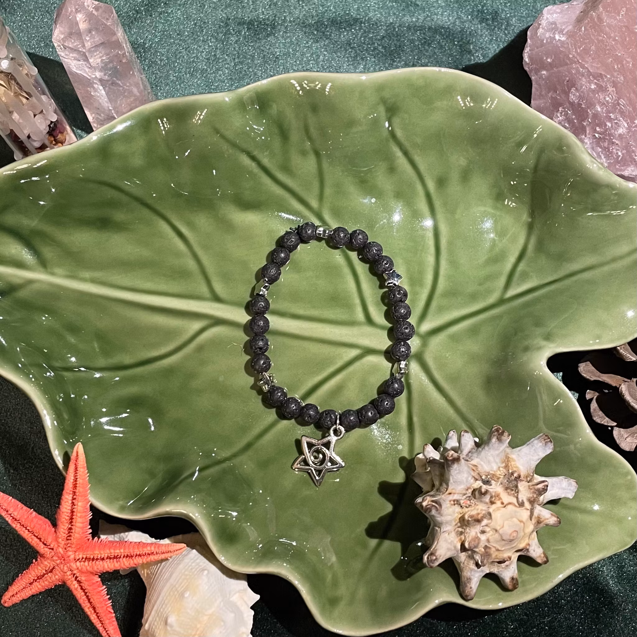 Armband - Lavasten - Rund - Silver stjärnpärlor - Stjärna charm