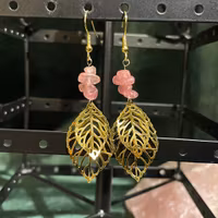 Örhängen - Jordgubbskvarts - Chips - Guld Blad Charms