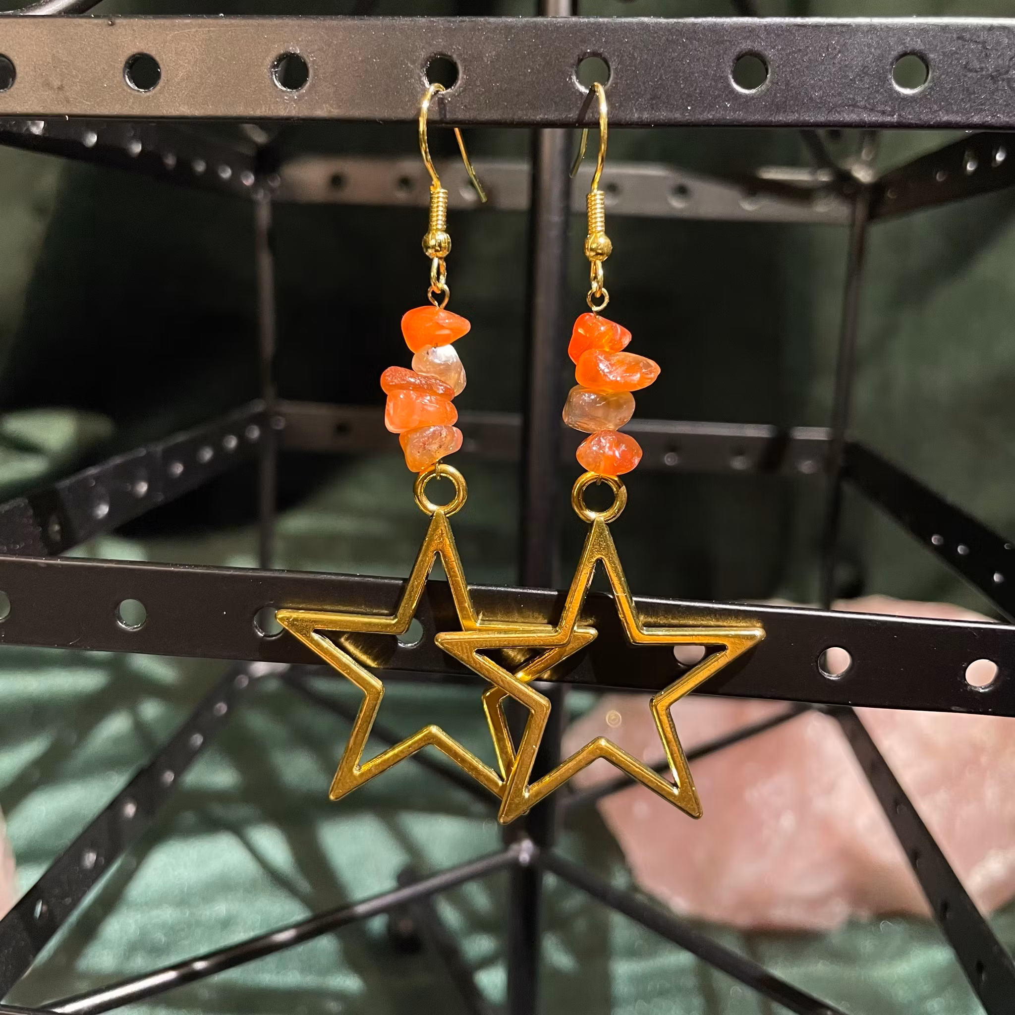 Örhängen - Karneol - Chips - Guld Stjärna Charms