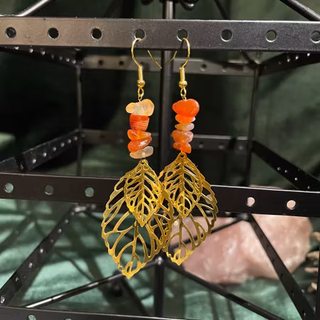 Örhängen- Karneol - Chips - Guld Blad Charm