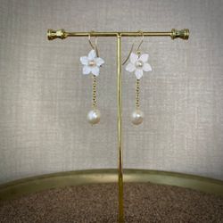 Sötvattenpärla i blomma och hänge