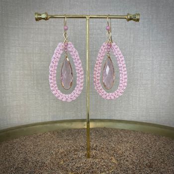 Glaskristall i macramé