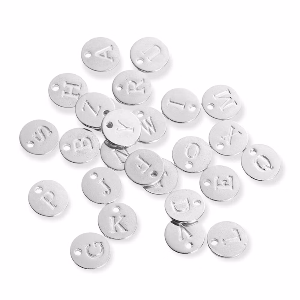 Bokstavsamuletter silver