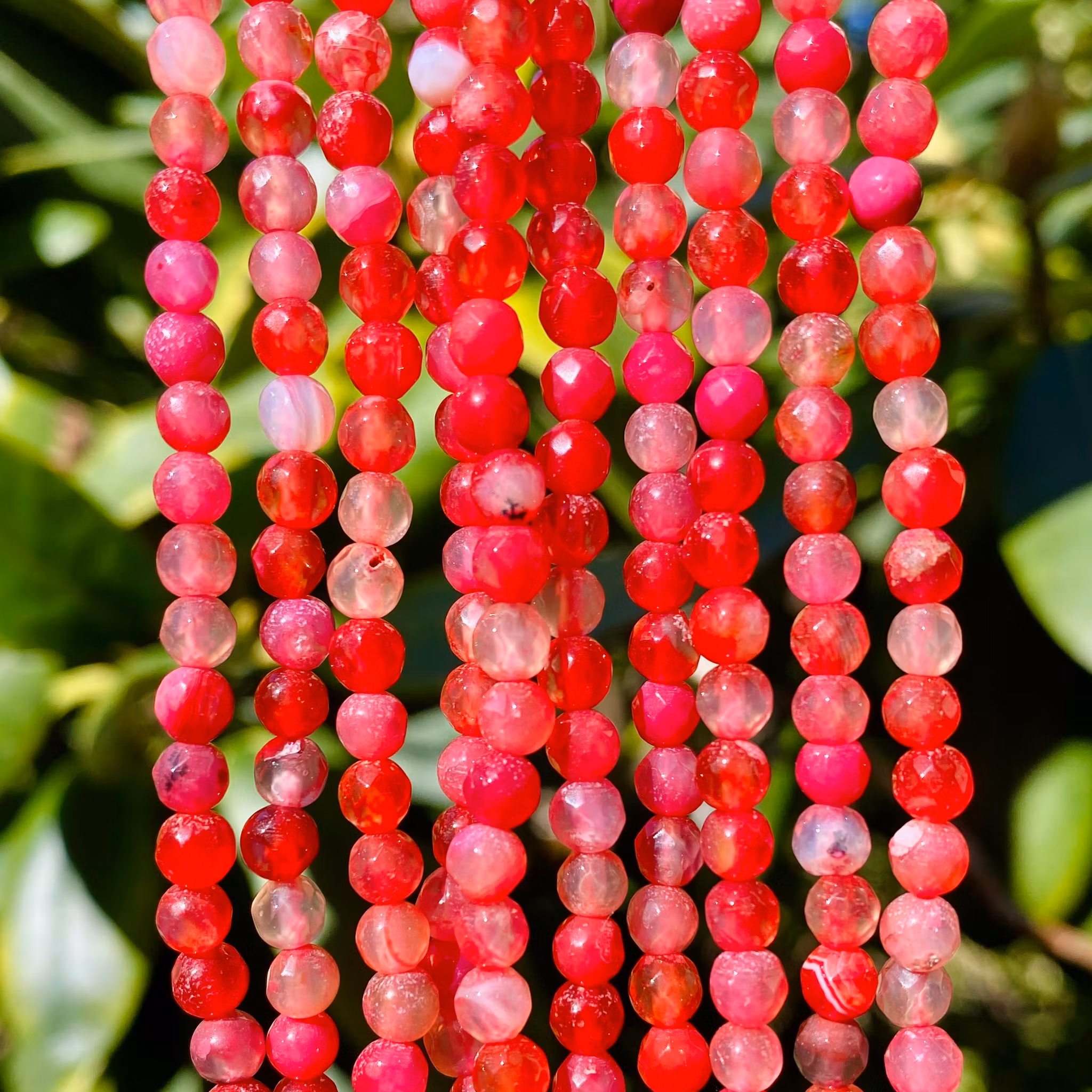 Agater krackelerade 4 mm strawberry