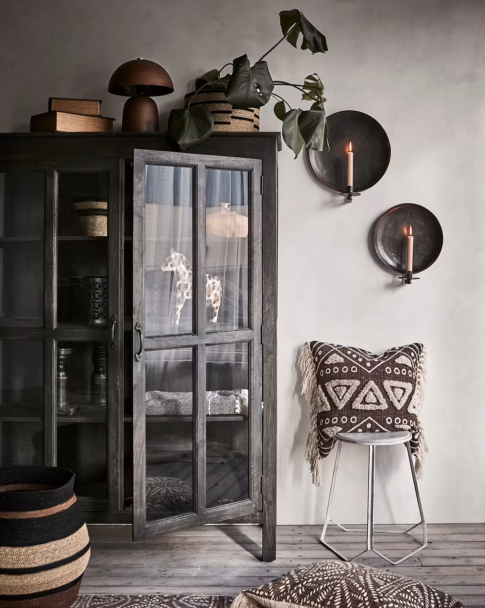 TRIBAL Vitrinskåp, Svart