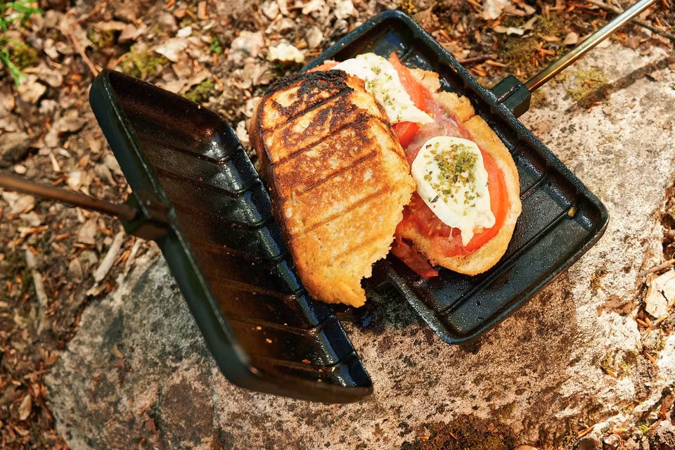 SMÖRGÅSJÄRN HÄLLMARK GJUTJÄRN