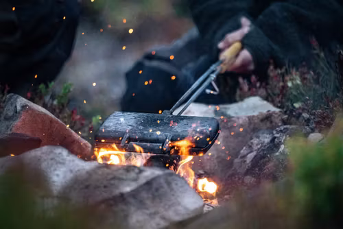 SMÖRGÅSJÄRN HÄLLMARK GJUTJÄRN