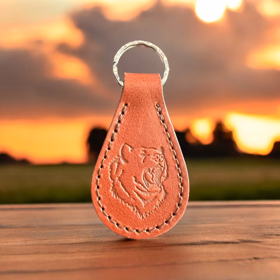 Nyckelring BJÖRN - Handgjord i sverige av läder