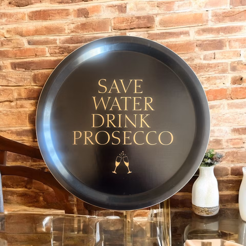 Bricka rund 31 cm, SAVE WATER, svart/vit text