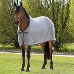 Equiline Hugo fleecetäcke med avtagbar gjord