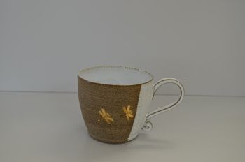 Temugg med trollsländor i guld