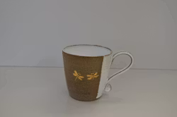Mugg med trollsländor i gulddekor