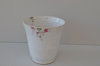 Vit Lattemugg med ros dekor