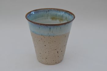 Latte mugg med trollsländor i dekor