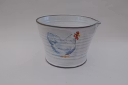 Skål med hällpip och Vit höna