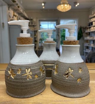 Tvålpump med trollsländor i guld