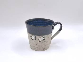 Blå mugg  med får som skuttar