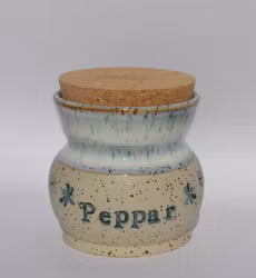 Peppar skål med blå trollsländor i dekor