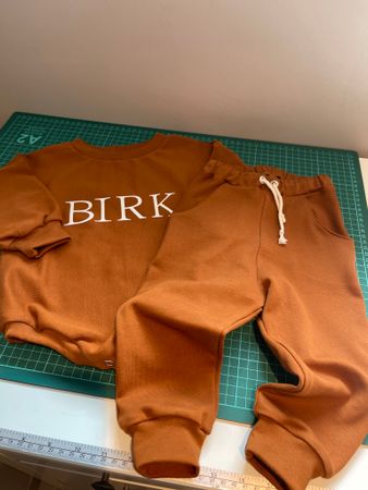Oversized genserbody med bukse (gutt)
