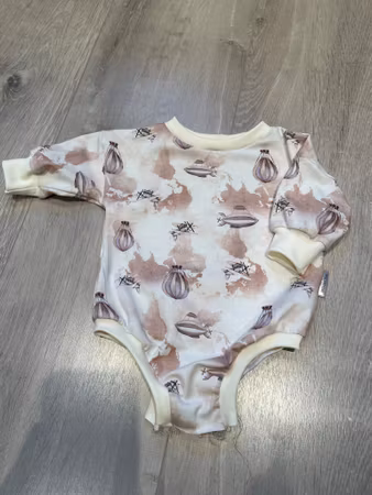 Body + lue med liten skjønnhetsfeil
