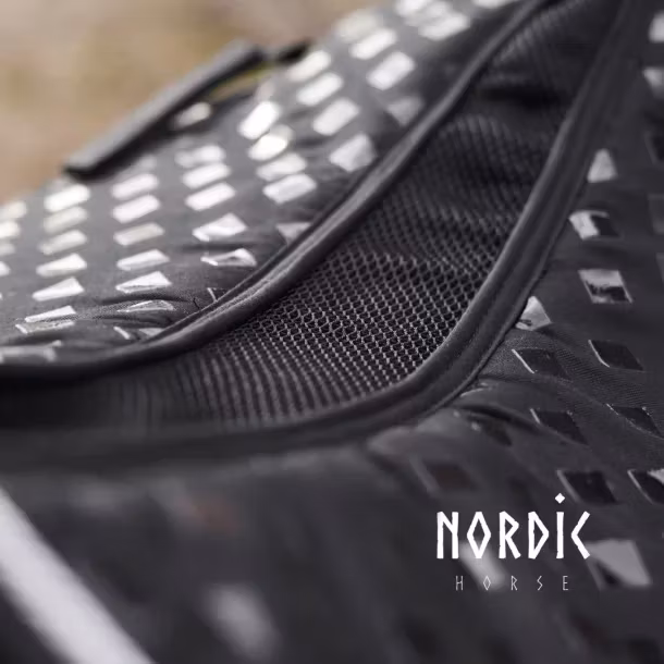 Nordic Horse Svart Vojlock med tryckavlastning och rosa passboal