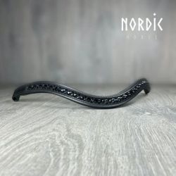 Pannband med svarta stenar