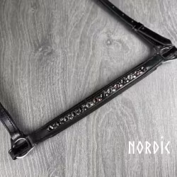 Hannoveransk nosgrimma med rosa stenar