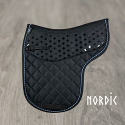 Nordic Horse Svart Vojlock med tryckavlastning och blå passboral
