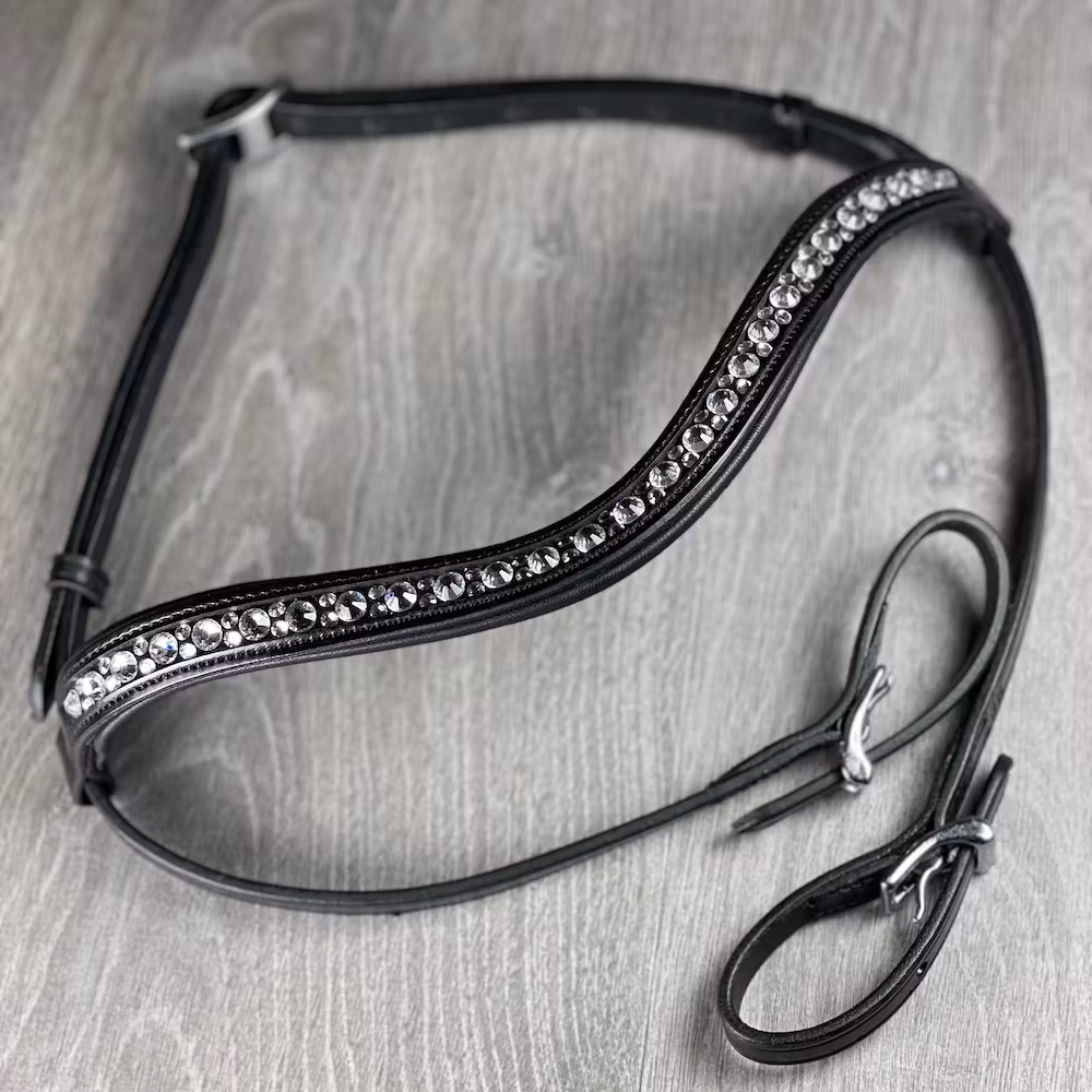 Huvudlag med vita stenar