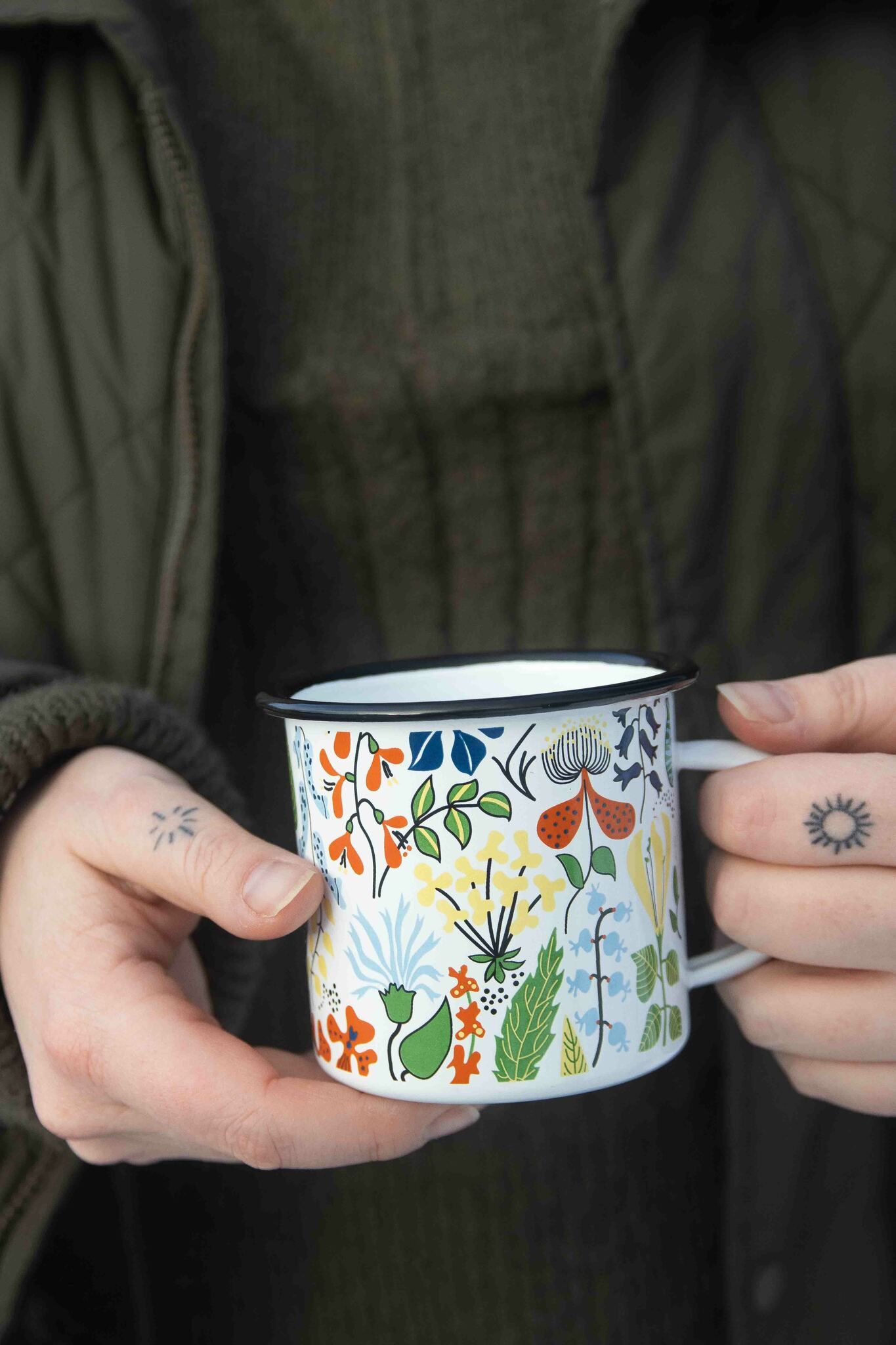 Pluto Design Herbarium emaljmugg