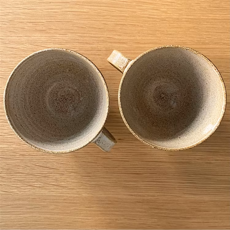 Tekopp med karvat mönster