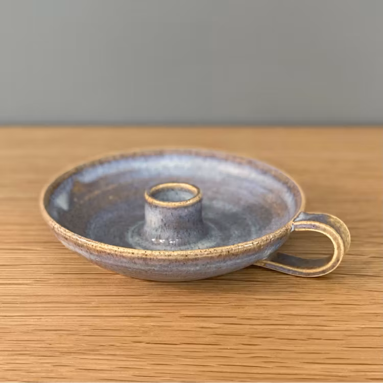 Isblå ljusstake med öra