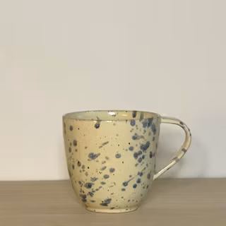 Kopp VANILJ med blå stänk