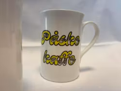 Påskekopp med kanin design og "Påskekaffe" i håndalfabet og tekst