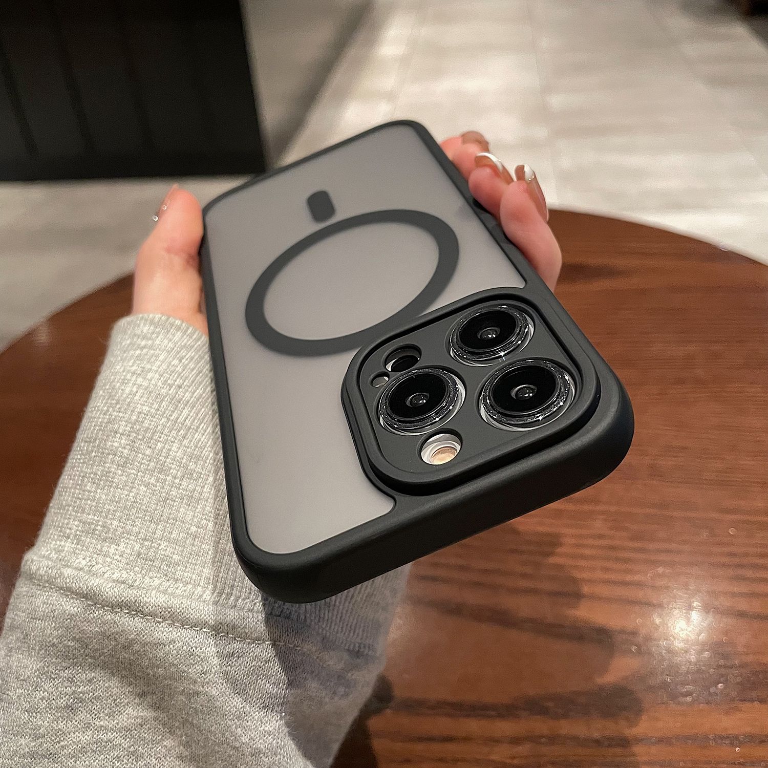 iPhone 14 Pro MagSafe silikonskal i svart färg