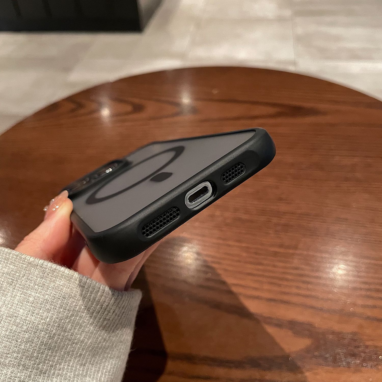 iPhone 14 Pro MagSafe silikonskal i svart färg