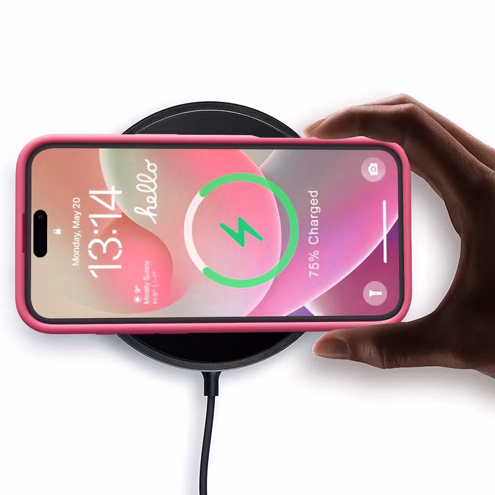 iPhone 16 MC Silikonskal Cerise färg