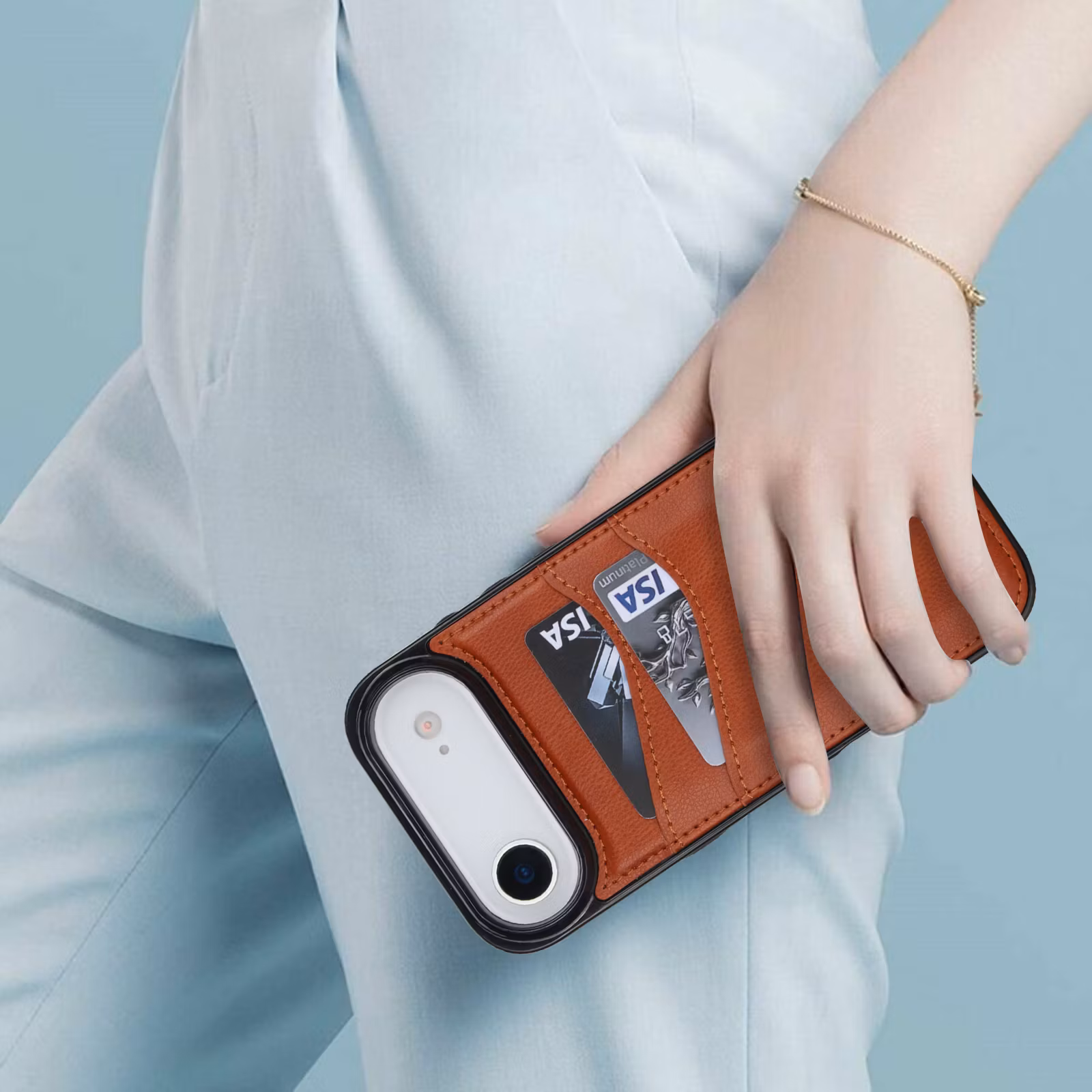 Phone 17 Air-skal i Brun läderlook med två kortfack.