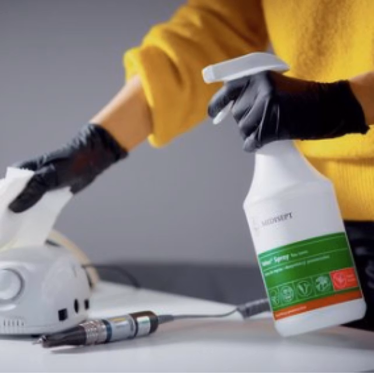Velox® Spray - Nøytral overflate desinfisering, eliminerer blant annet Noro virus. Les mer