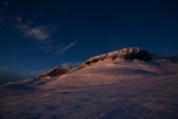 Hallingskarvet, Tvergastein og klatrehytta.