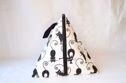 Pyramidväska - Svarta Katter