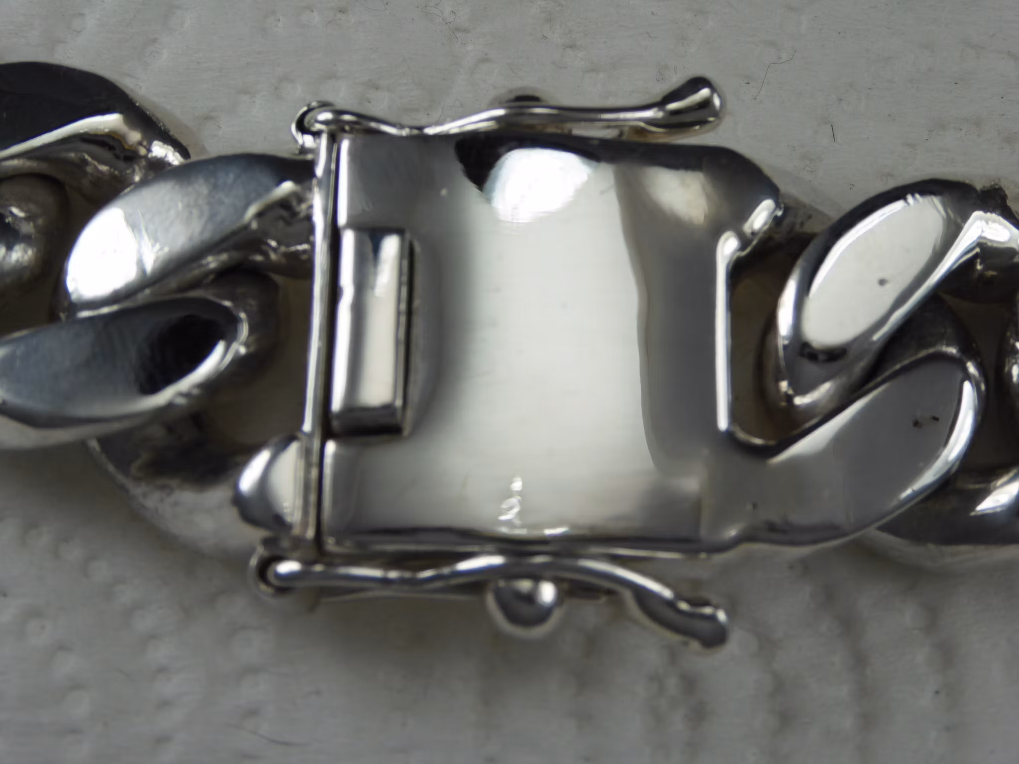 Pansarlänk 25 mm. 100% solid 92,5 Sterling silver. Handsmide.