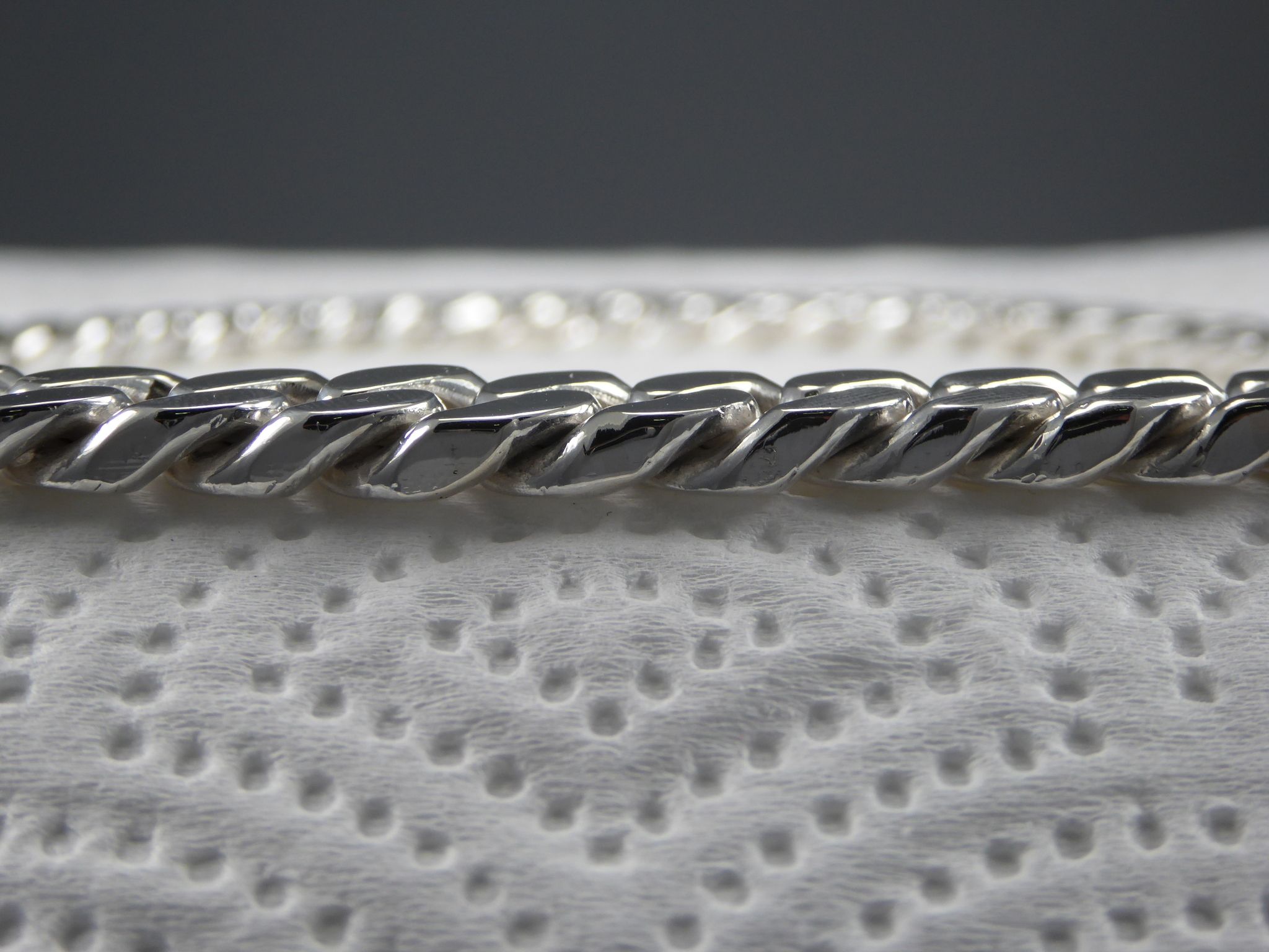 Pansarlänk  11-12 mm. 100% solid 92,5 Sterling Silver. Handsmide.