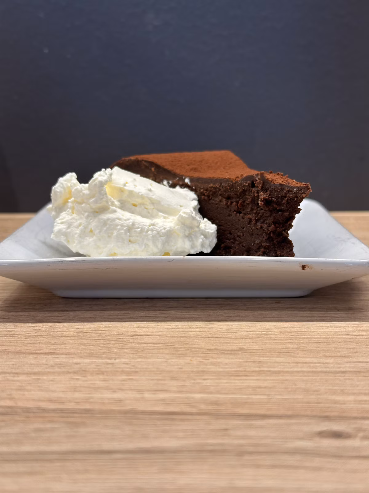Fransk chokladtårta med grädde