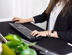 Deltaco Office Extra wide mousepad with wireless charging, neoprene 10W fast charge, 90x40 cm, black