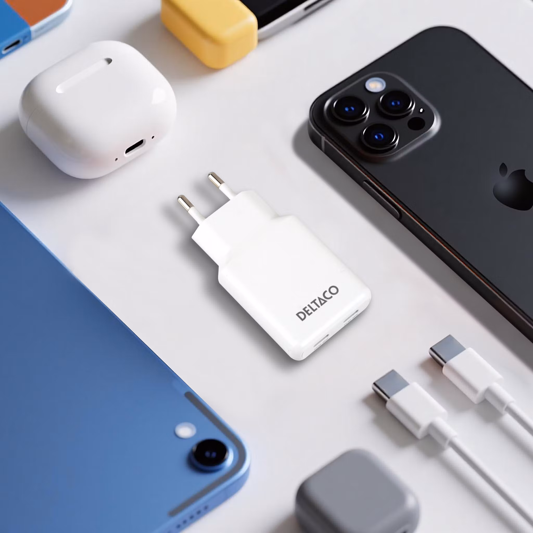 Deltaco USB-C vegglader 45 W, 2x USB-C PD, slank størrelse, støtter PPS